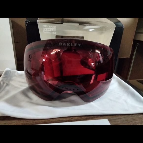 Oakley Flight Deck XM Snow Goggles Matte Black w/Prizm Rose GBL - Picture 3 of 10